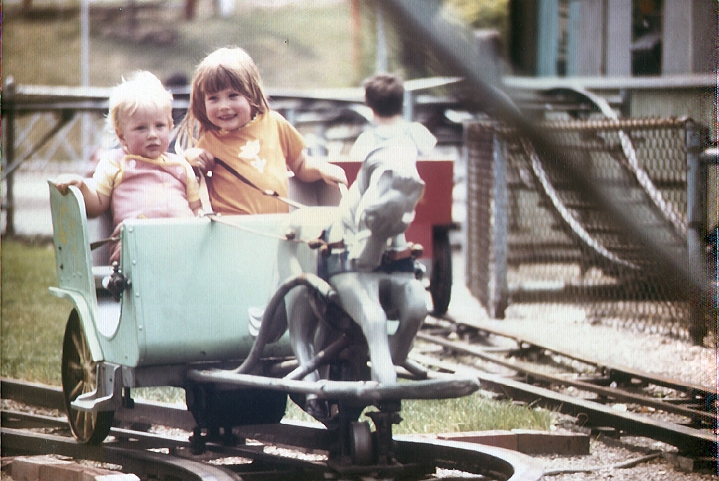 elaine & jeff 4.jpg - Death Park USA Park: "Sure, we'll put your one-year-old and your three-year-old in a ride with very little safety equipment and no padding. But only if two years later your little girl is still wearing the same t-shirt."